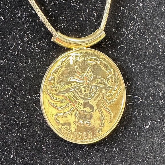 Vintage Gold Tone Crab Cancer Pendant Necklace - Picture 4 of 16